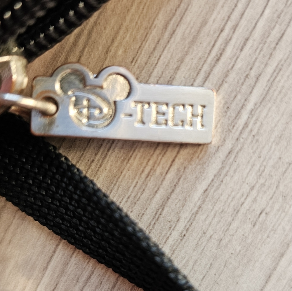 ๐ WALT DISNEYWORLD Mickey Mouse Disney Tech Crossbody Bag โ Padded & Magical! - Picture 7 of 9